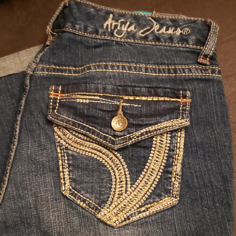 ARIYA JEANS - Picture 2 of 10